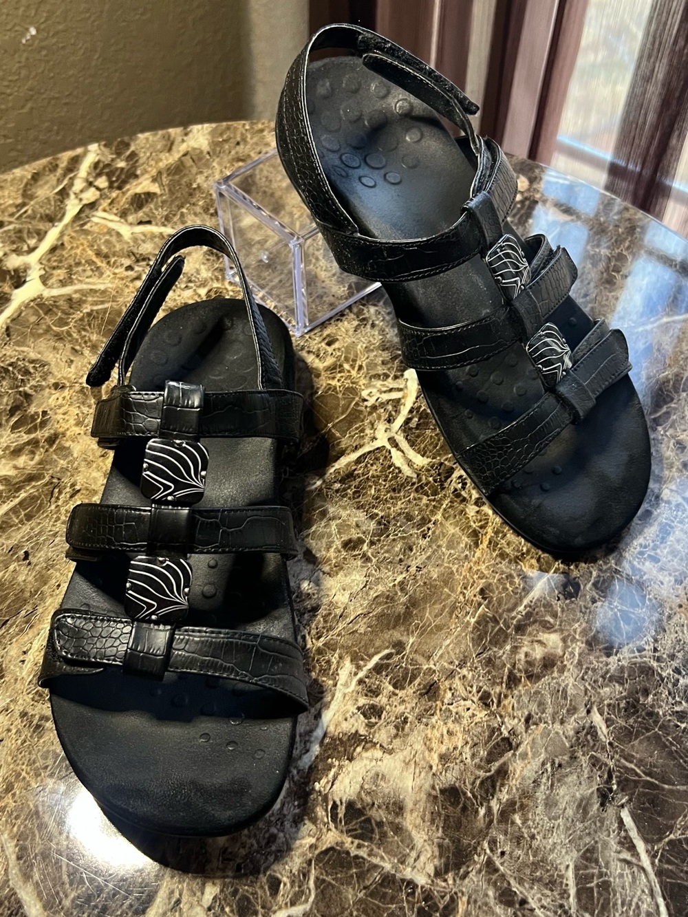 Vionic Women's Black Strappy Casual Sandals